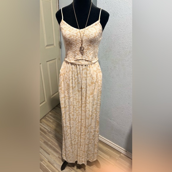 América eagle Dresses & Skirts - American Eagle Outfitters Cream Floral jumpsuit
